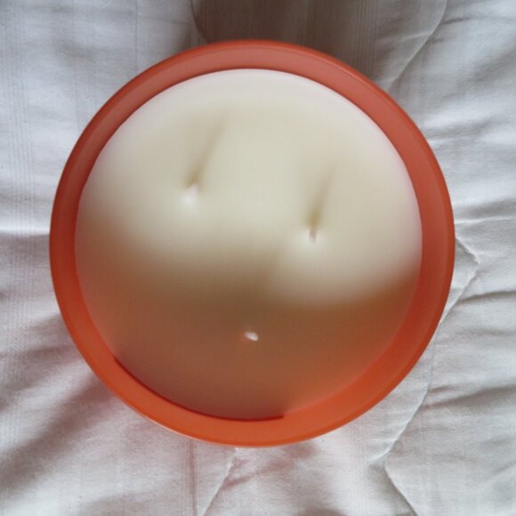 Bath & Body Works Three-Wick Candle - SUNNY COCONUT - NWT - Picture 5 of 5